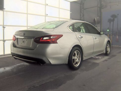Used 2018 Nissan Altima 2.5 S w/ S Convenience Package FWD image 3
