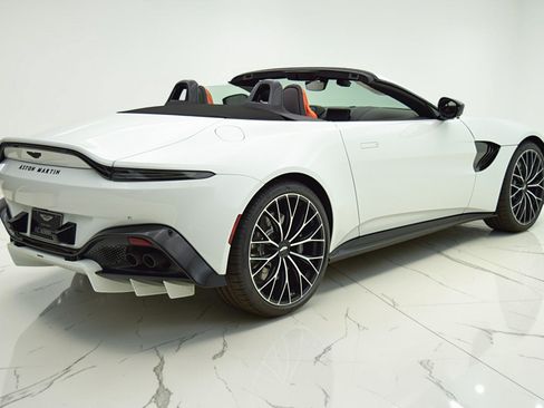 Used 2023 Aston Martin V8 Vantage Roadster RWD image 9