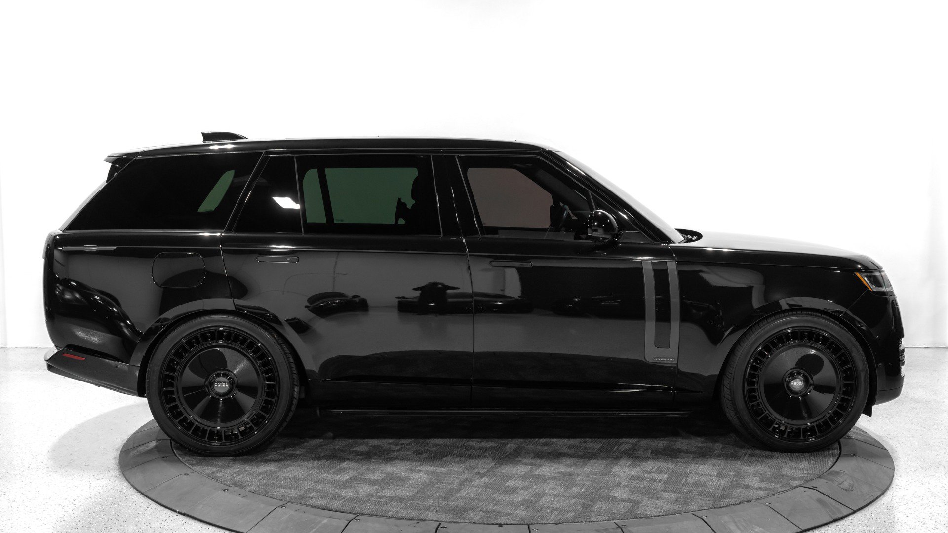 Used 2025 Land Rover Range Rover Long Wheelbase Autobiography AWD/4WD image 7