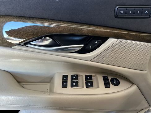 Used 2020 Cadillac Escalade Luxury AWD/4WD image 13