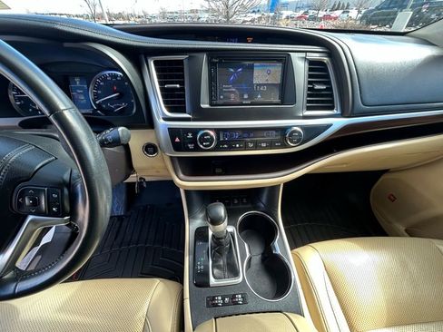 Used 2015 Toyota Highlander Limited image 19