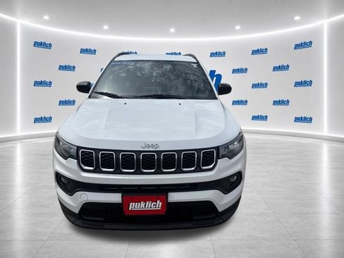 Used 2024 Jeep Compass Latitude AWD/4WD image 2