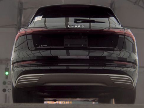 Used 2019 Audi e-tron Prestige w/ Prestige Package AWD/4WD image 11