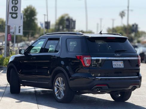 Used 2018 Ford Explorer XLT w/ Equipment Group 202A FWD image 2