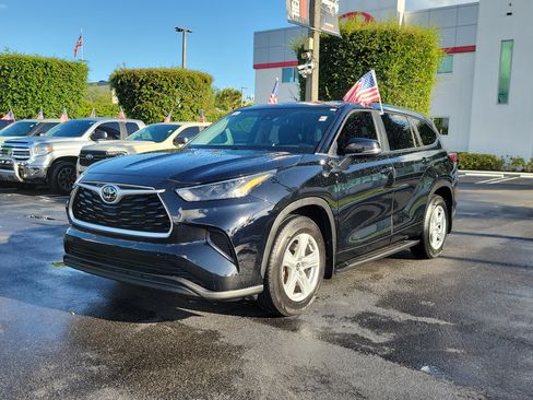 Used 2023 Toyota Highlander L FWD image 6