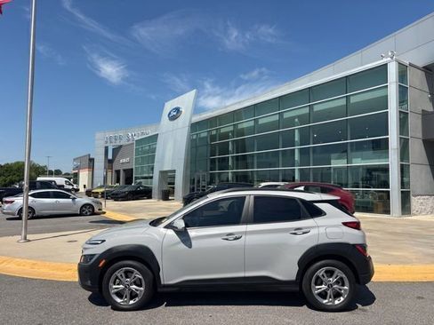 Used 2023 Hyundai Kona SEL AWD/4WD image 2