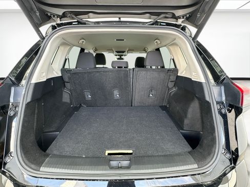 Used 2025 Nissan Rogue SV FWD image 17