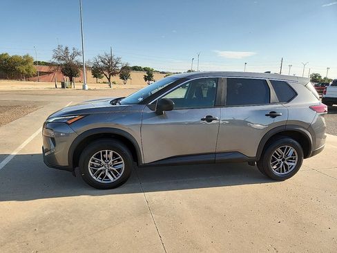 Used 2024 Nissan Rogue S AWD/4WD image 2