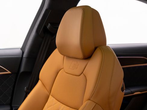 Used 2025 Audi S8 AWD/4WD image 30