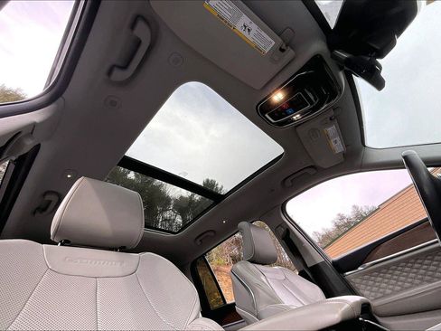 Used 2022 Jeep Grand Cherokee L Summit w/ Advanced Protech Group IV image 23