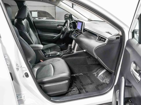 Certified 2023 Toyota Corolla Cross XLE w/ Convenience Package FWD image 18