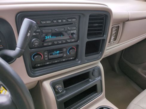 Used 2005 GMC Yukon XL SLT w/ SLT Preferred Equipment Group AWD/4WD image 29