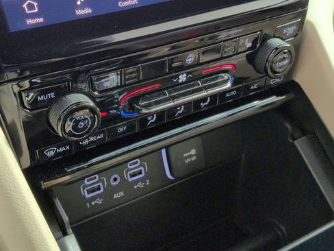 Certified 2025 Jeep Grand Cherokee L Limited image 24