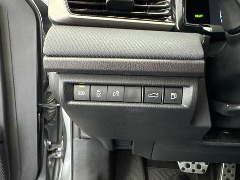 Used 2025 Toyota Camry SE w/ Convenience Package FWD image 33
