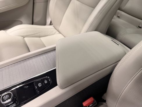 Used 2024 Volvo XC60 T8 Ultimate image 34