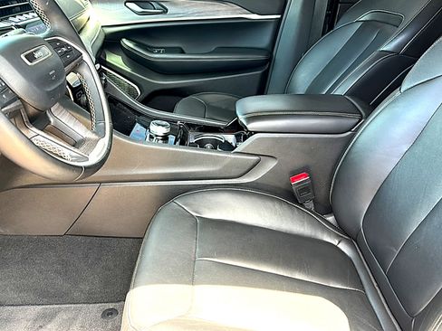 Used 2022 Jeep Grand Cherokee L Limited AWD/4WD image 13