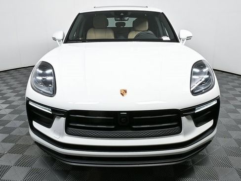 Certified 2025 Porsche Macan AWD image 34