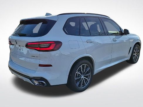 Used 2022 BMW X5 xDrive40i w/ M Sport Package image 4