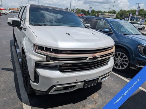Used 2020 Chevrolet Silverado 1500 High Country w/ Technology Package AWD/4WD image 3