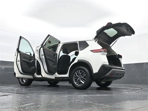 Used 2023 Nissan Rogue S image 29