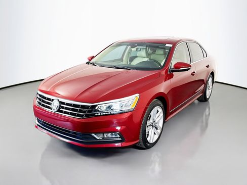 Used 2017 Volkswagen Passat 1.8T SEL Premium FWD image 4