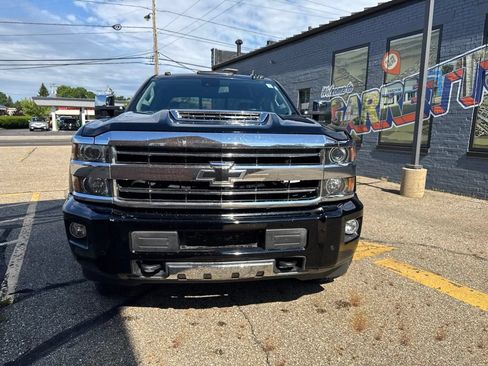 Used 2019 Chevrolet Silverado 2500 High Country AWD/4WD image 2