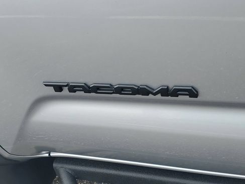 Used 2021 Toyota Tacoma TRD Off-Road AWD/4WD image 28