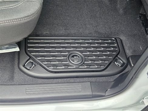 New 2026 RAM 1500 4x4 Crew Cab image 17