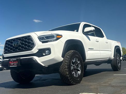Used 2023 Toyota Tacoma TRD Off-Road AWD/4WD image 32