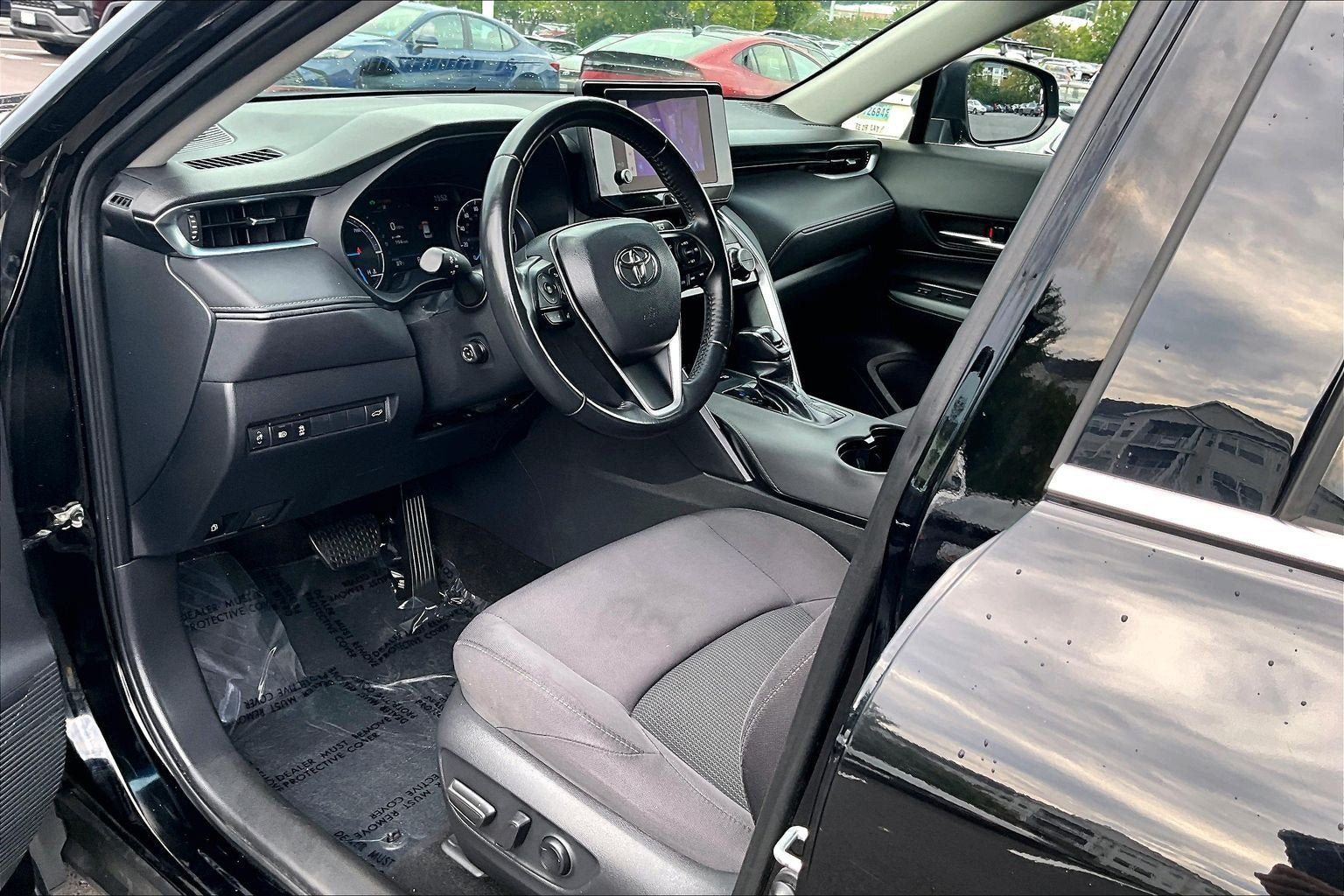 Used 2023 Toyota Venza LE AWD/4WD image 12