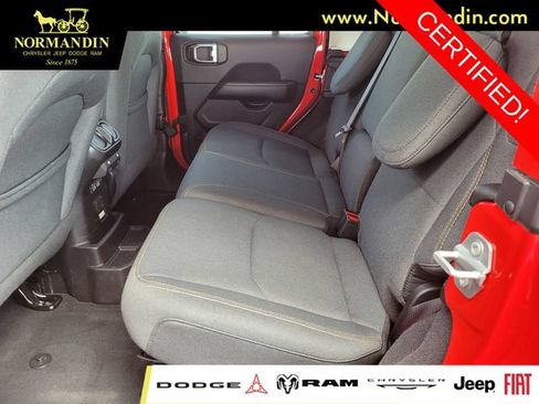 Certified 2025 Jeep Wrangler Unlimited Sahara AWD/4WD image 18