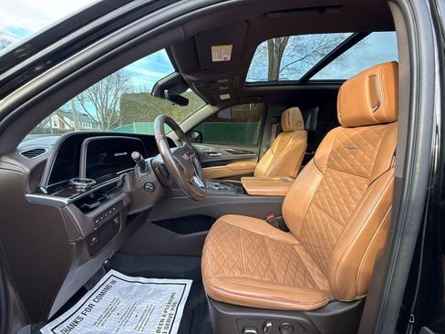 Used 2023 Cadillac Escalade ESV Premium Luxury image 17