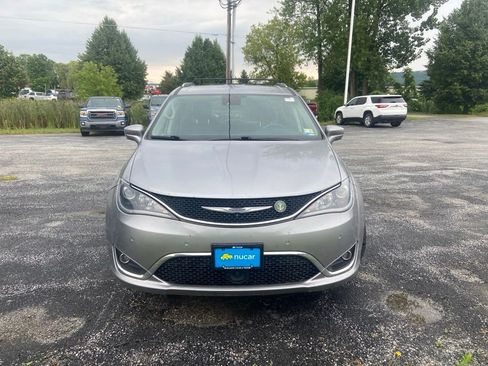 Used 2017 Chrysler Pacifica Touring-L Plus w/ Advanced Safetytec Group FWD image 2