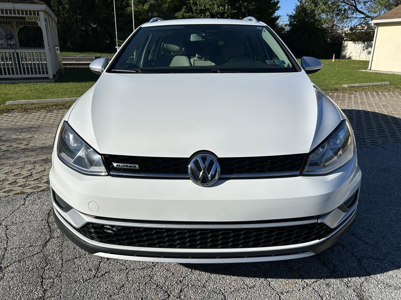 Used 2017 Volkswagen Golf Alltrack S AWD/4WD image 2