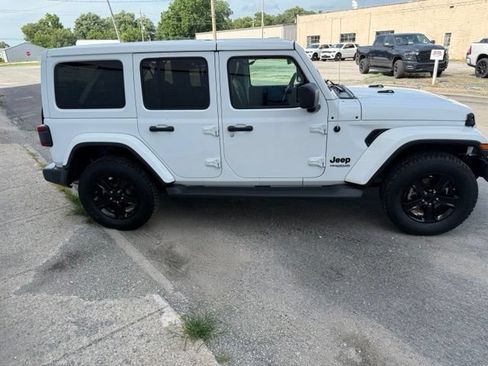Used 2021 Jeep Wrangler Unlimited Sahara AWD/4WD image 5