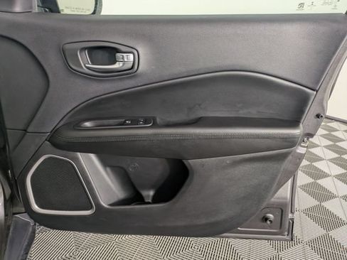 Used 2019 Jeep Compass Latitude AWD/4WD image 34