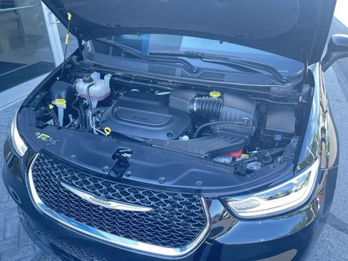 Used 2025 Chrysler Pacifica Select FWD image 29