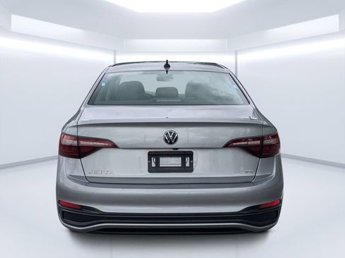 Used 2024 Volkswagen Jetta SE FWD image 4