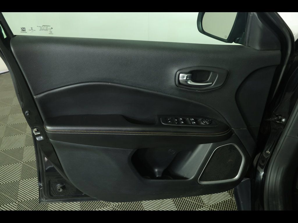 Used 2020 Jeep Compass Latitude AWD/4WD image 11