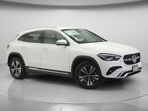 New 2026 Mercedes-Benz GLA 250 4MATIC image 1