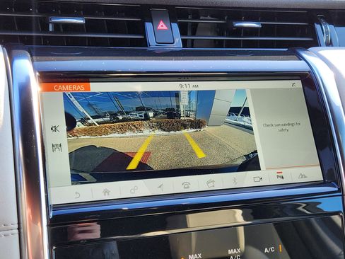 Used 2020 Land Rover Discovery Sport SE image 24