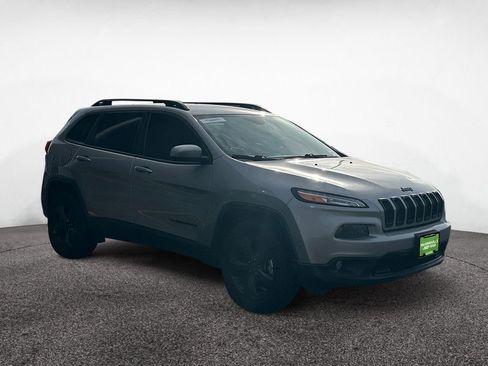 Used 2018 Jeep Cherokee Latitude w/ Altitude Package image 2