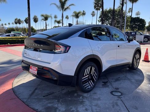 New 2026 Nissan Leaf SV+ image 8