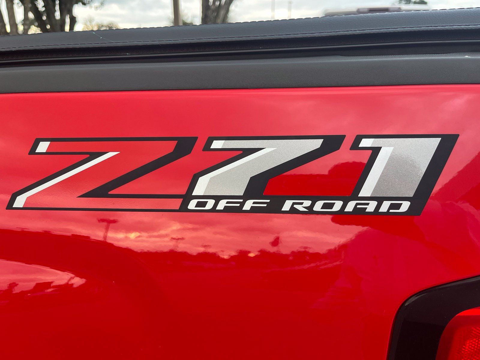 Used 2018 Chevrolet Silverado 1500 LT w/ All Star Edition AWD/4WD image 4