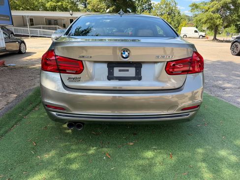 Used 2018 BMW 330i xDrive Sedan AWD/4WD image 6