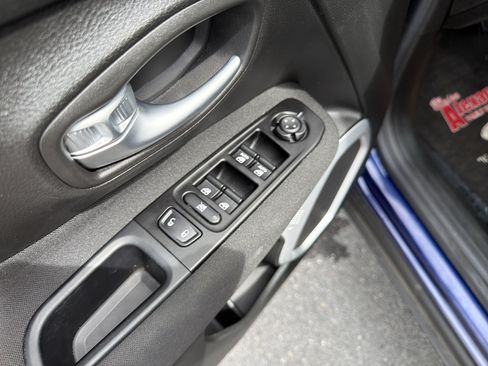 Used 2021 Jeep Renegade Sport w/ Sport Appearance Group AWD/4WD image 16