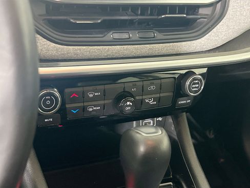 Used 2022 Jeep Compass Latitude w/ Sun and Sound Group AWD/4WD image 15