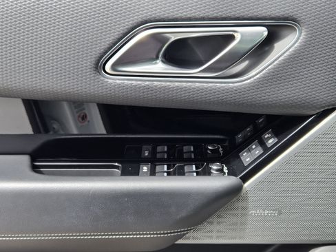 Used 2018 Land Rover Range Rover Velar R-Dynamic SE AWD/4WD image 30