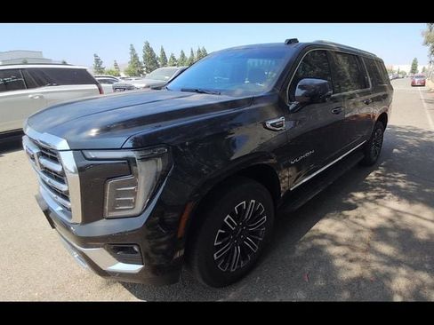 Used 2025 GMC Yukon XL Elevation AWD/4WD image 3
