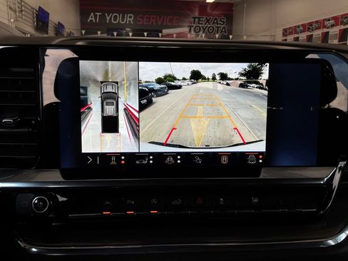 Used 2024 Chevrolet Silverado 1500 High Country w/ High Country Premium Package AWD/4WD image 45